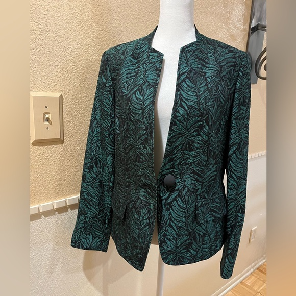 Kasper green blazer/ jacket, leaf print. Fully lined, fitted. Holidays. Size 6 - Picture 2 of 8